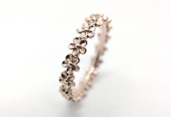 9ct Red Gold Flower Ring Gallery image Red Gold Flower Ring